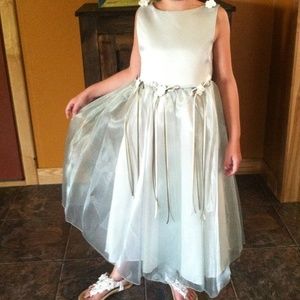 New Gorgeous Sage Green Girls Dress 5-6